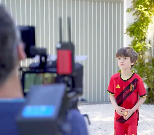 Tournage d’une publicité pour GLS, avec un enfant en tenue de foot filmé par Mooovy
