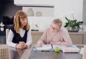 Vidéo publicitaire pour Abihome mettant en avant des châssis modernes