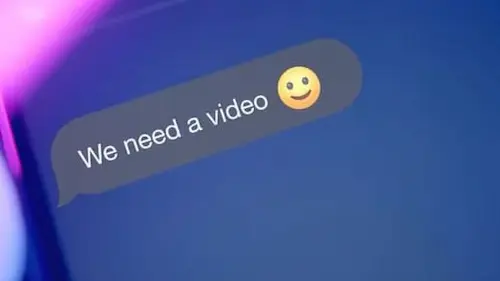 Message “We need a video 😊” affiché sur écran — Déclencheur d’un projet vidéo Mooovy